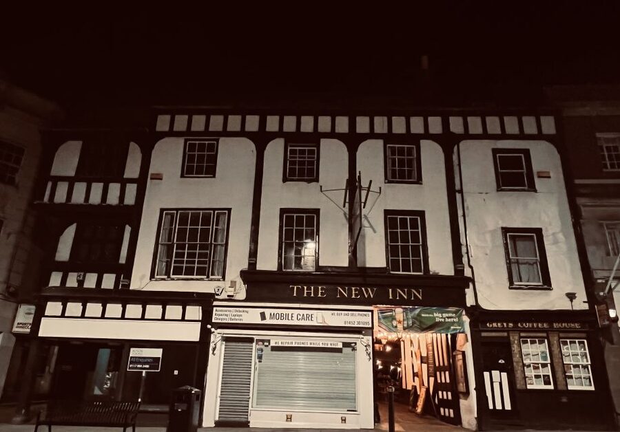 Gloucester: Ghost-Themed Guided Walking Tour - Pinchbelly Alley and the city’s narrower corners