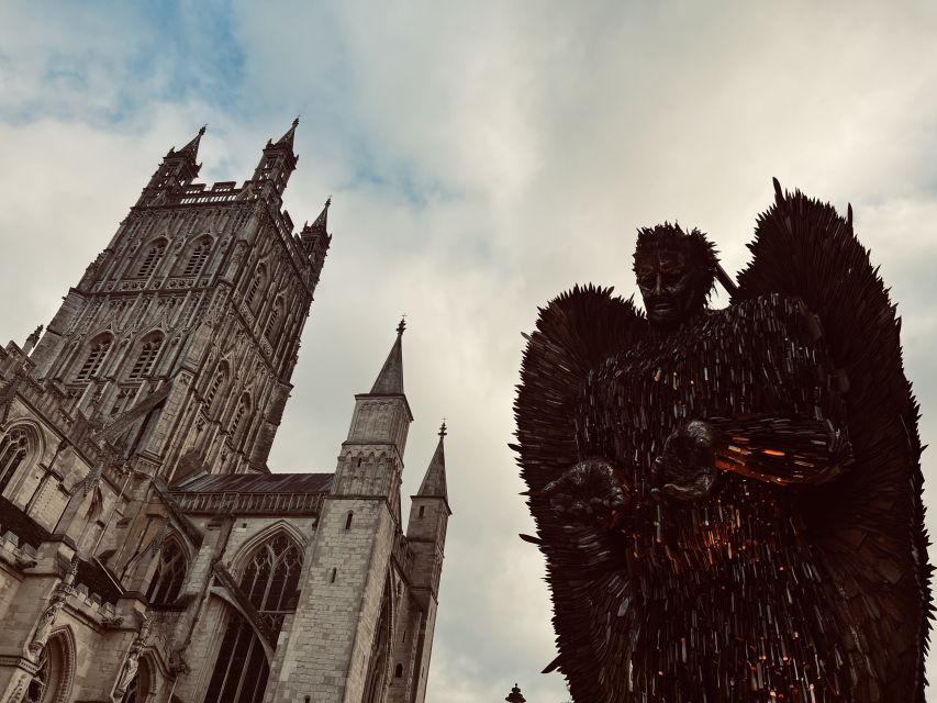 Gloucester: Ghost-Themed Guided Walking Tour - College Court, The New Inn, and a covered pause