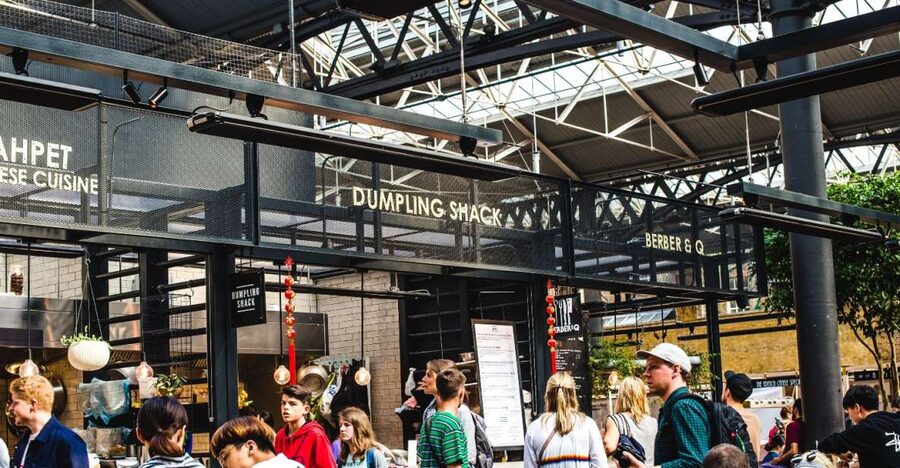 Greenwich: Sweet Spots & History Walk with Full Day Access - Meeting the guide beside the Cutty Sark