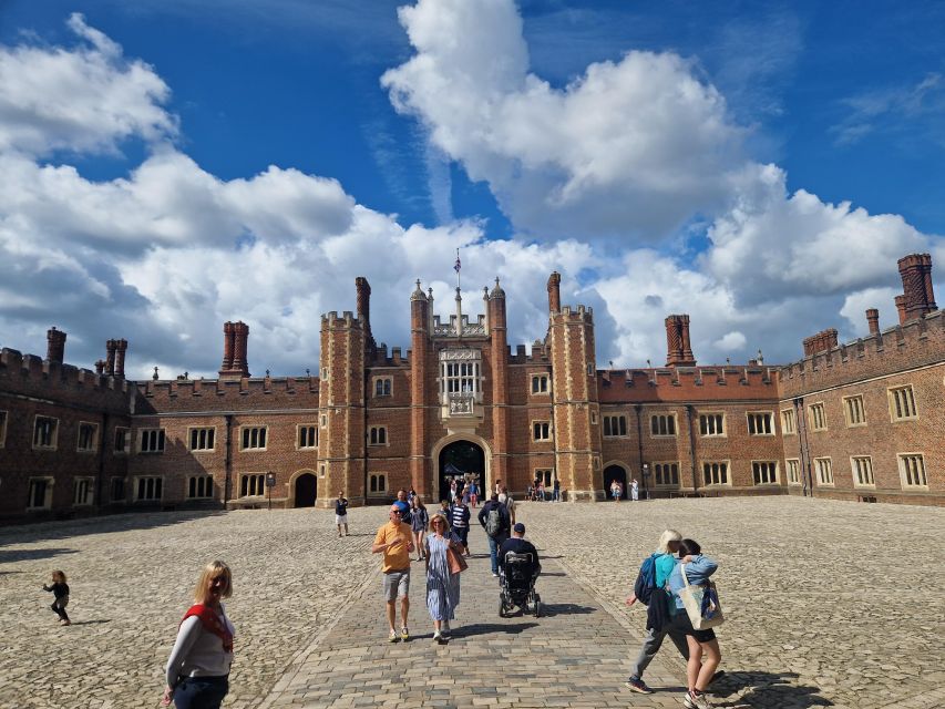 Hampton Court and Windsor Castle, a right Royal day out. - Practical questions to settle before departure