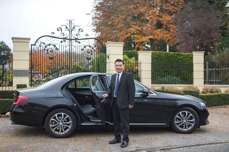 Hampton Court Palace and Windsor Castle Private Car Tour - The journey between the palaces