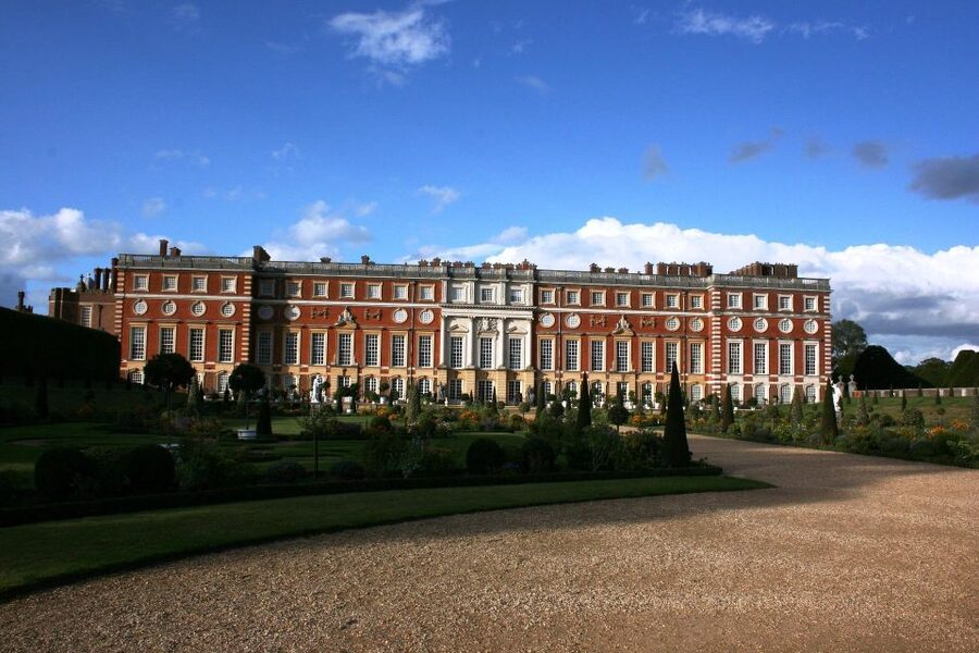 Hampton Court Palace Private tour With Fast Track Entry - What $431 per person really buys