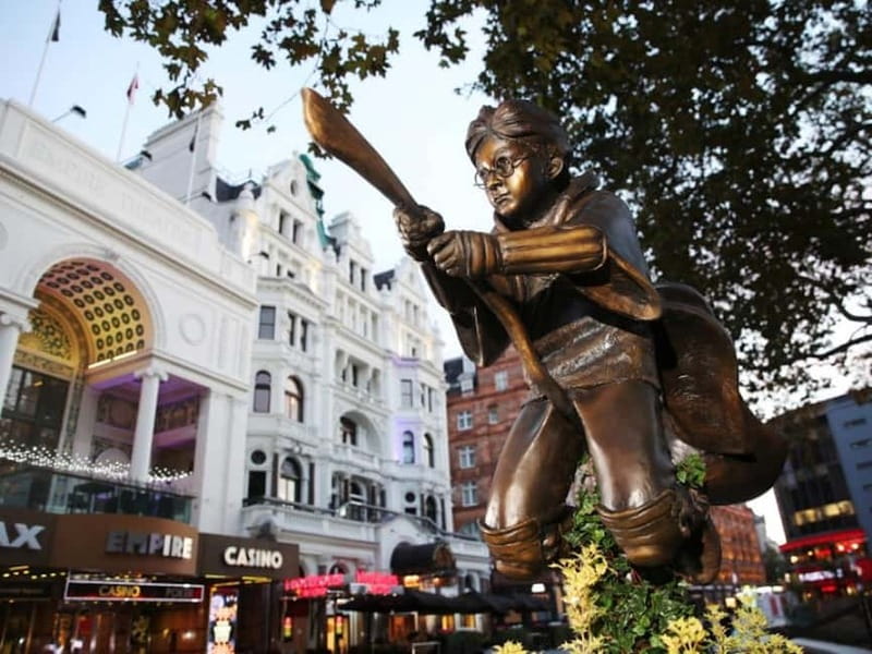 Harry Potter in full in Spanish all over London! - Starting at Piccadilly Circus, Leicester Square, or King’s Cross