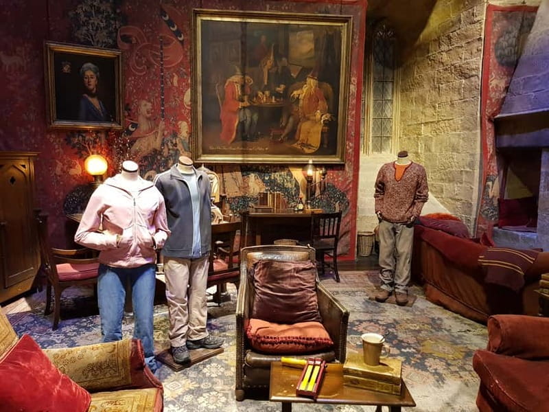Harry Potter Studio Ticket & Tour of London Film Locations - Sets, shopping, and Butterbeer without rushing
