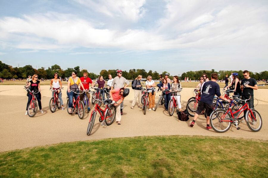 Highlights of Royal London Bike Tour (3 Hours) - The guide makes or breaks the experience