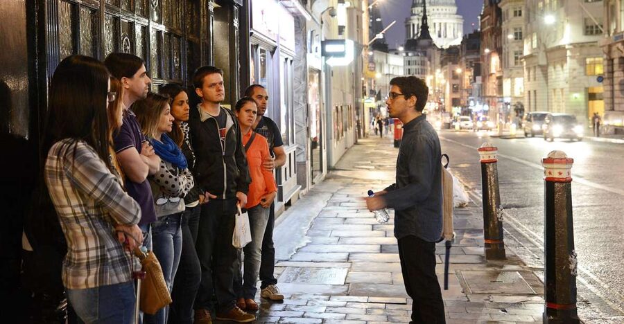Historic pub tour with Brazilian guide (in Portuguese) - Eleven pubs, but only four drinking stops