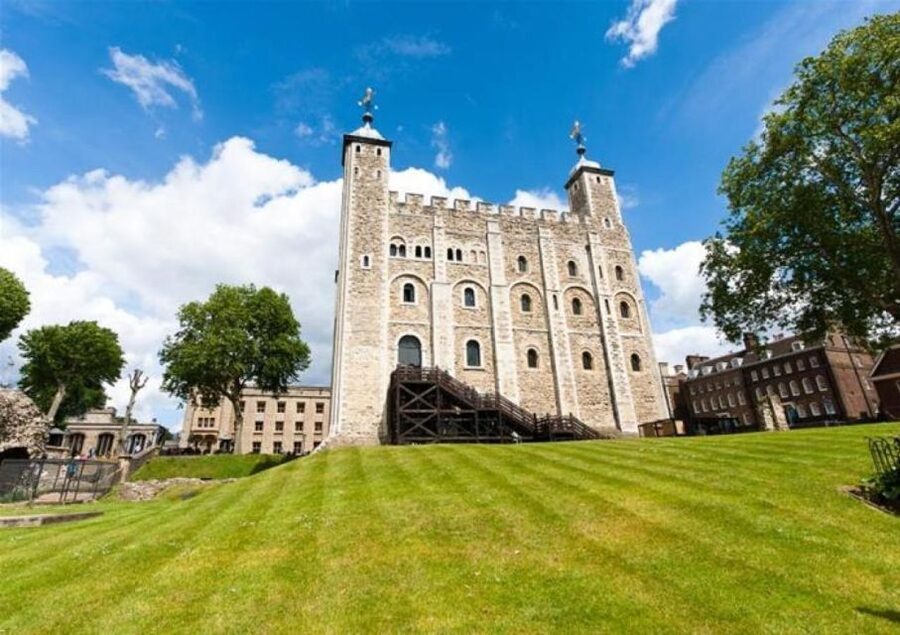 Hop on Hop off London Bus Tour & Tower of London - Choosing extra London attractions