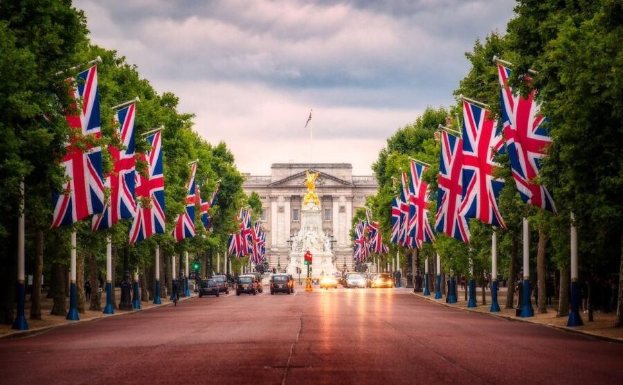 Iconic London Running Tour - Buckingham Palace and St. Jamess Park