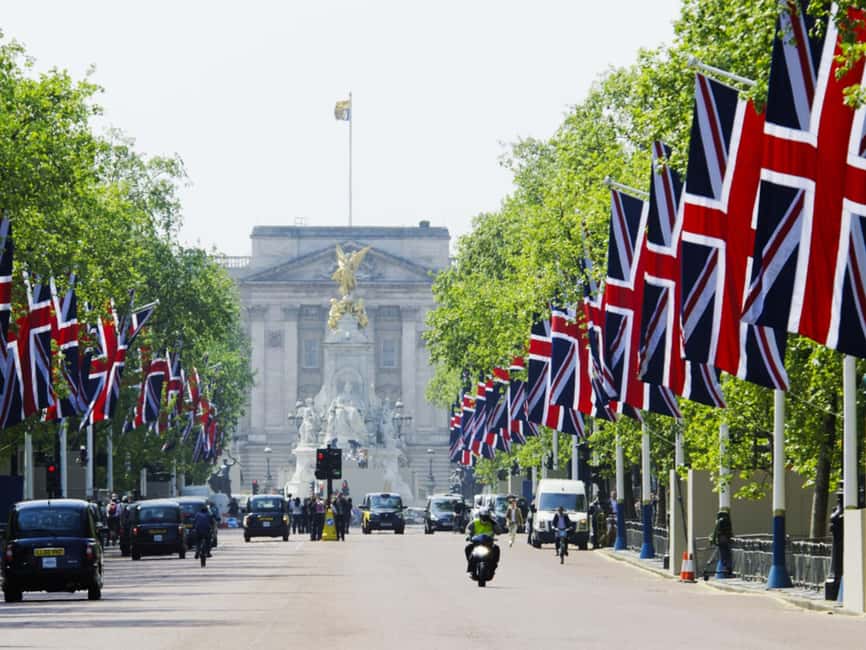 Inside Buckingham Palace & See The Westminster Sights Tour - Changing of the Guard: timing matters