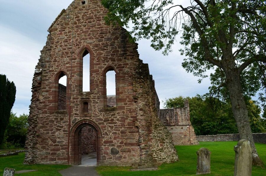 Inverness: Loch Ness Cruise, Castle, and Outlander Tour - Beauly Priory and a practical lunch stop