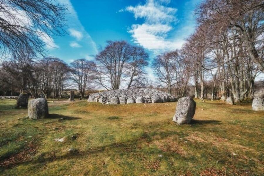 Inverness: Outlander Tour with Whisky Tasting - Facing Culloden Battlefield