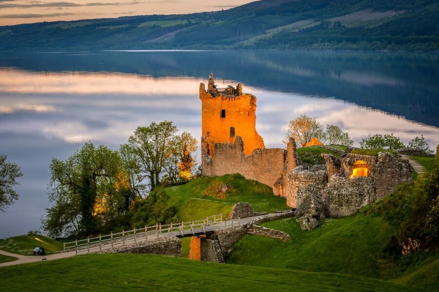 Isle of Skye & The Highlands: 3-Day Guided Tour from Glasgow - Loch Ness and Eilean Donan Castle: two essential stops