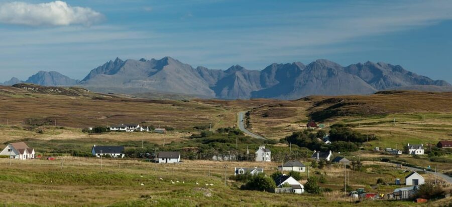Isle of Skye: Tour the highlights and hidden beauties. - The Quiraing is the day’s great geological show