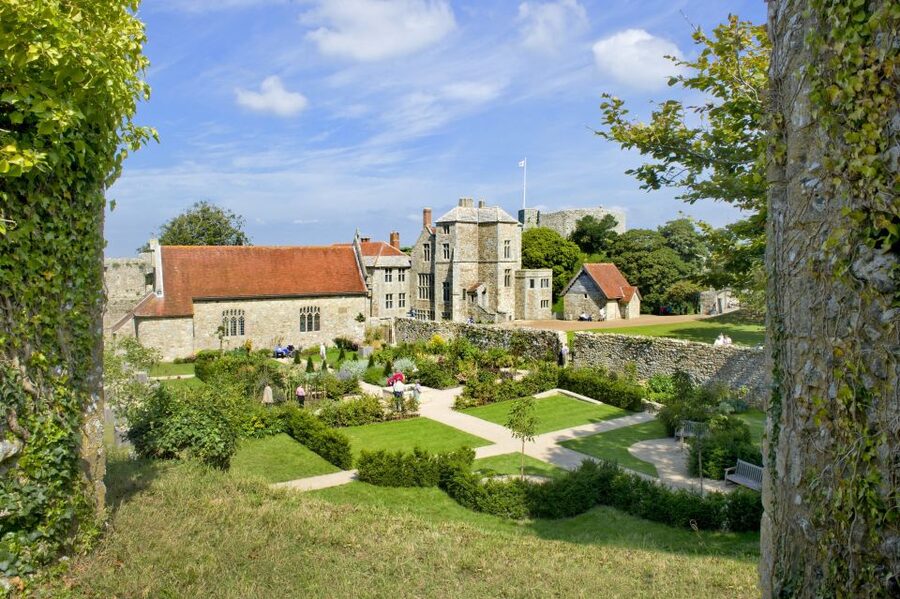 Isle of Wight: Carisbrooke Castle Entry Ticket - Warrior, the war horse statue