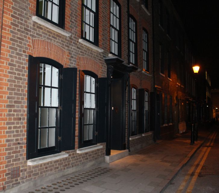 Jack The Ripper Tour in London's East End - Starting beside the City of London police station