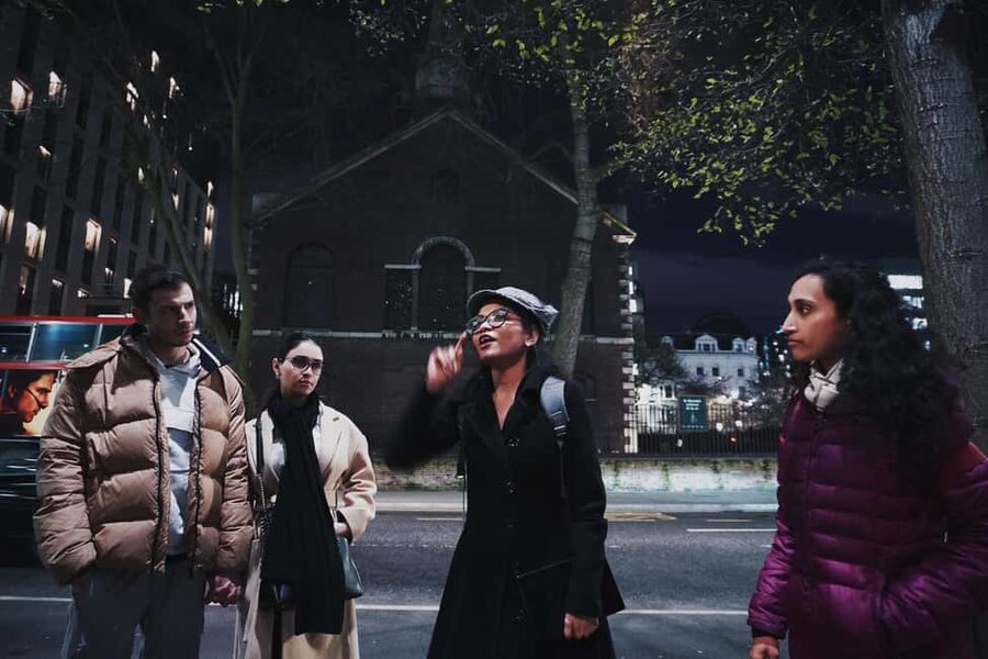 Jack The Ripper Tour: Interactive Tour London - Using the interactive detective pack
