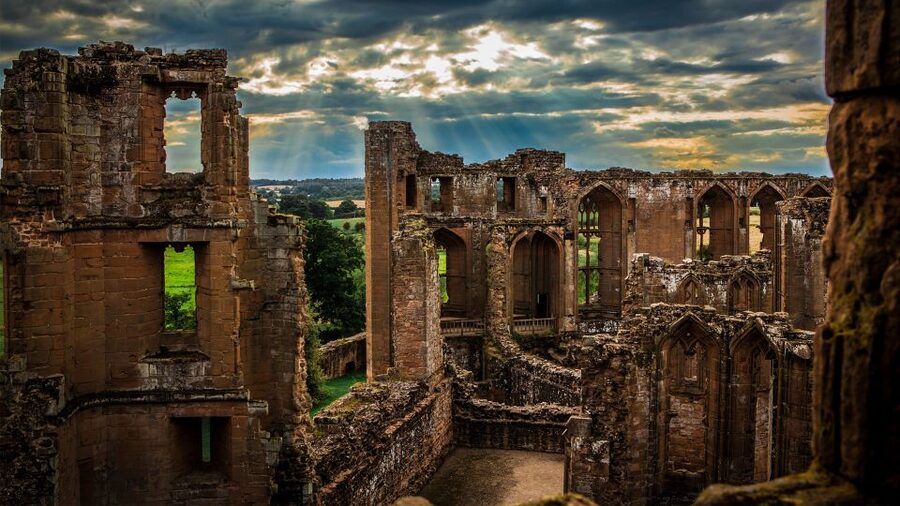 Kenilworth Castle and Elizabethan Garden Entry Ticket - Elizabeth I, Robert Dudley, and the royal romance