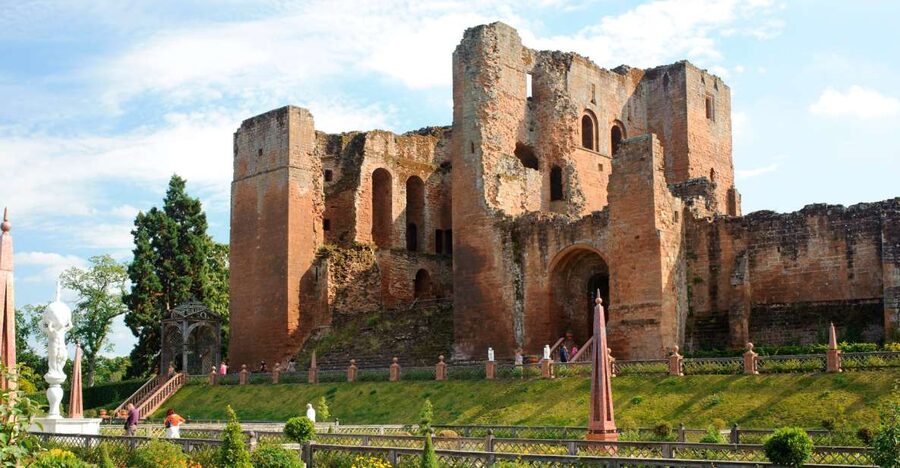 Kenilworth Castle and Elizabethan Garden Entry Ticket - Staff, guides, and the pace of the visit