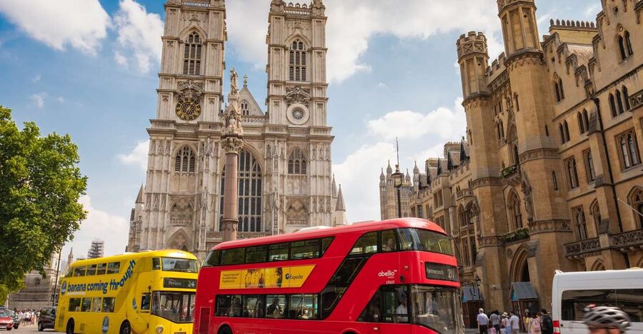 Layover London Private Tour from Heathrow Airport - Buckingham Palace and the royal opening