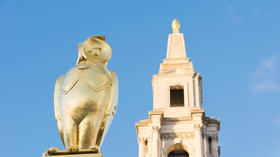 Leeds: City Walking Tour & Exploration Game - Stories about oxygen, ghosts, and a mistaken city name