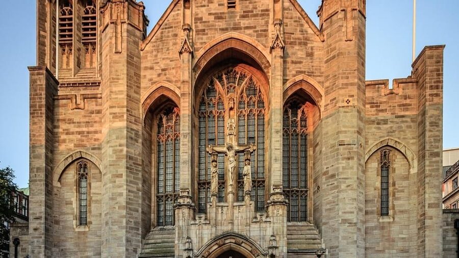 Leeds: City Walking Tour & Exploration Game - Accessibility, weather, and practical preparation