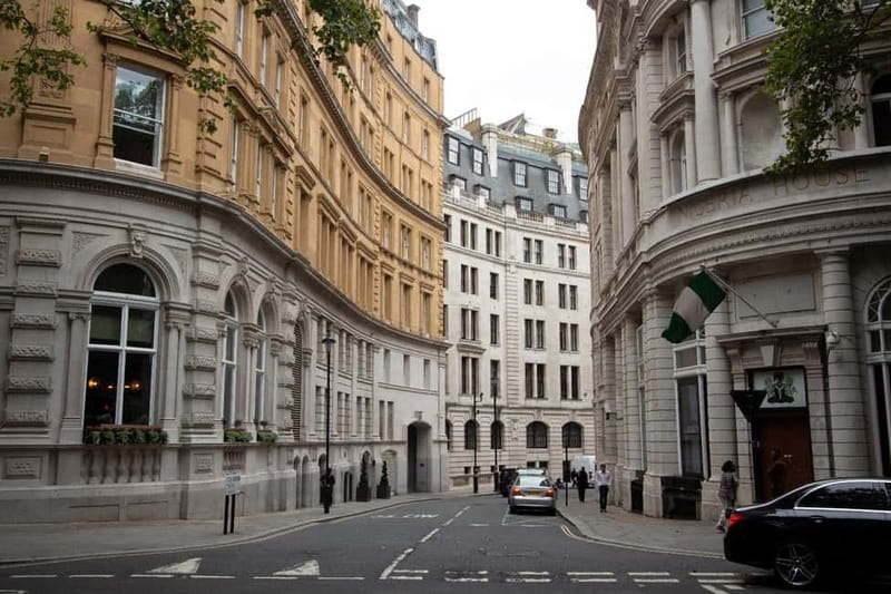 Lights, Camera, London! Movie Locations Walking Tour - A short Tube ride connects two sides of London