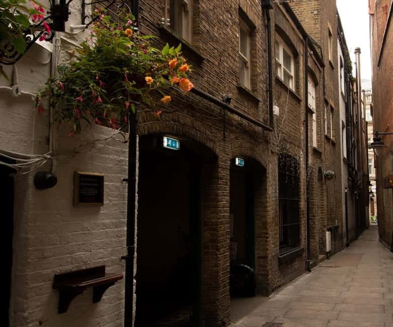 Lights, Camera, London! Movie Locations Walking Tour - The Blackfriar and St Paul’s Cathedral