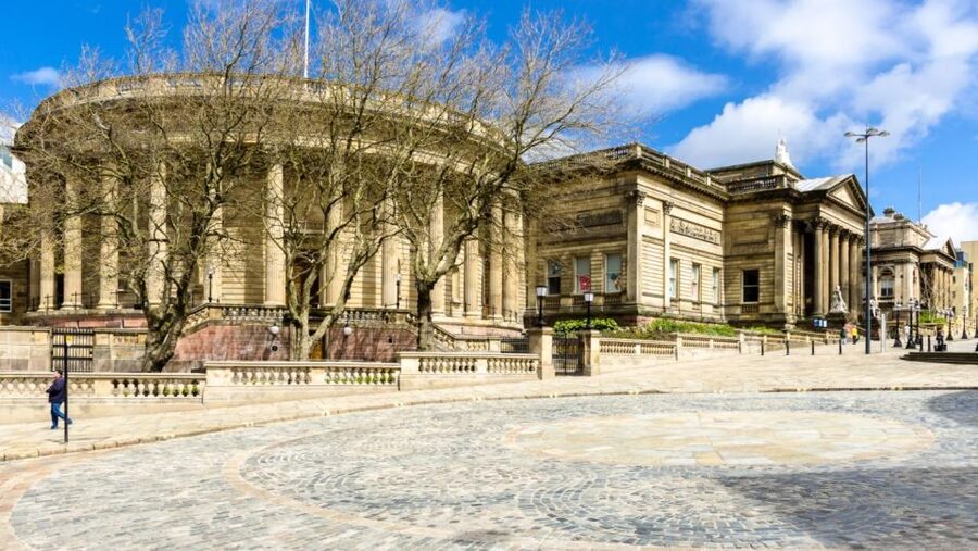 Liverpool: Best of Liverpool Sightseeing Private Taxi Tour - Pickup points and comfort details