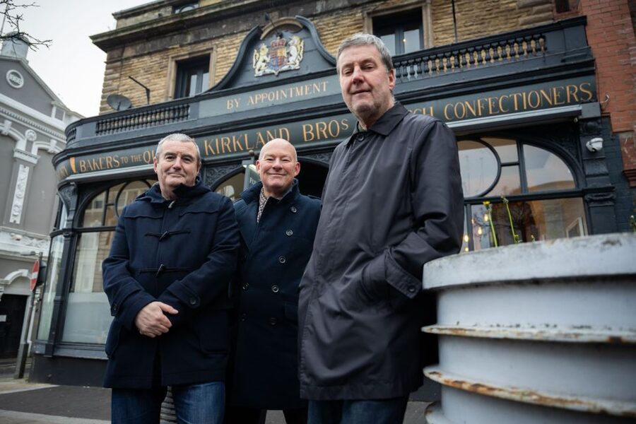 Liverpool: Music Icons Tour with 90s band 'The Farm' - Key points to know before booking