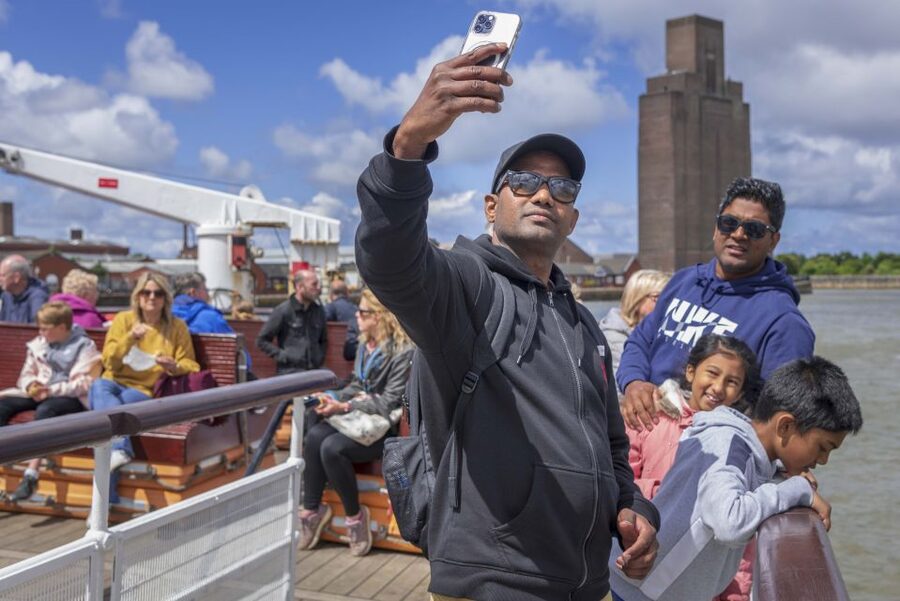 Liverpool: River Cruise and Hop-On Hop-Off Bus Tour - Pier Head and Liverpool One