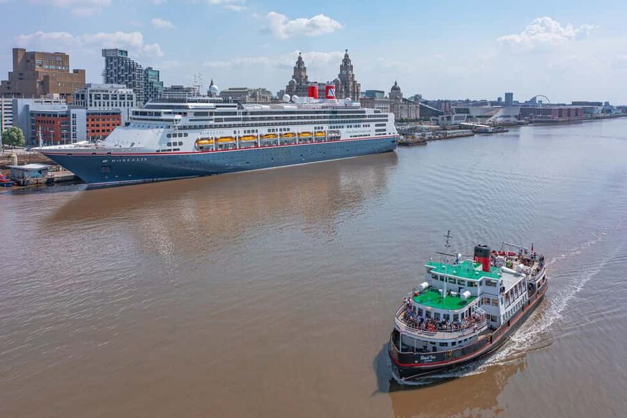 Liverpool: Sightseeing River Cruise on the Mersey River - Seeing both sides of the river