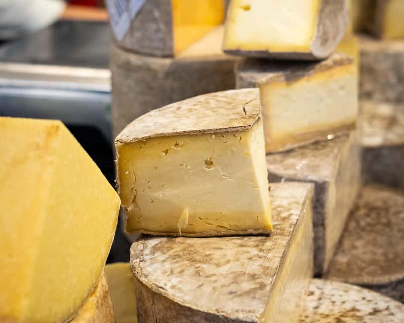 Local Foodie Adventure in London: 10+dishes, drinks and more - The final tastings complete the food spread