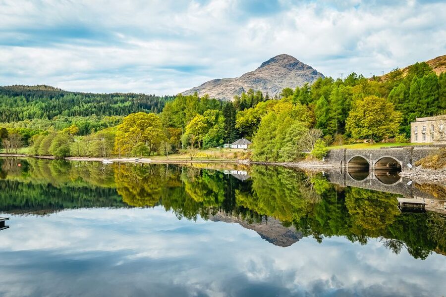 Loch Lomond: Island Discovery 2-Hour Cruise - Coffee, hot chocolate, and the onboard bar