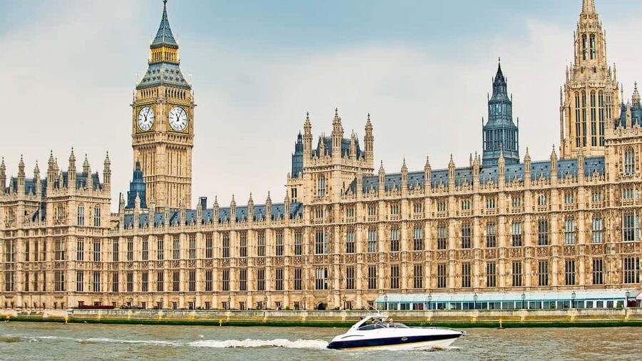 London: 2 hour private luxury yacht hire on the River Thames - Cleopatra’s Needle, Somerset House, and St Paul’s Cathedral