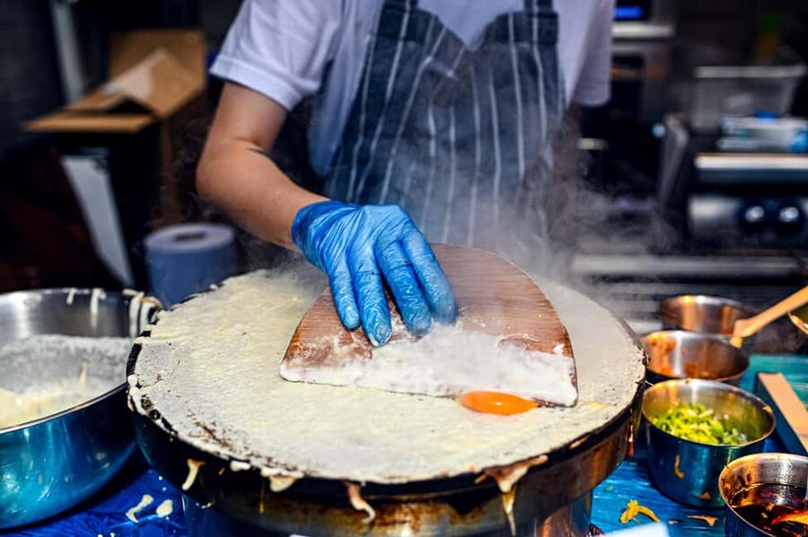 London: 3.5-Hour Shoreditch Street Food Tour - A Traditional Ale in an East End Pub