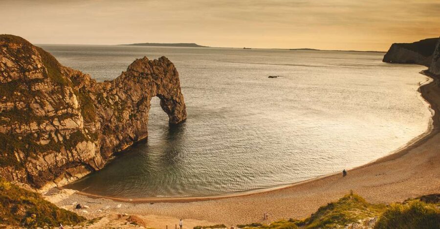 London: 3-Day Stonehenge, Bath & South West Coast Tour - Transport, group size, and daily comfort
