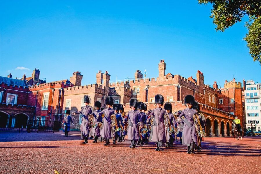 London: 30 London Sights Guided Walking Tour - The guides are the main reason to book