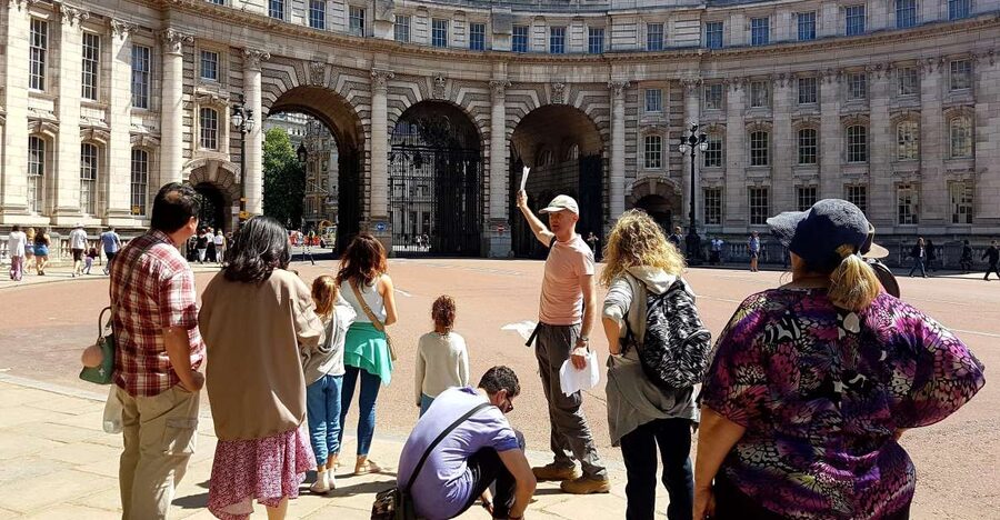 London: 30 Top City Sights Guided Group Walking Tour - Starting at The Ritz and entering Green Park