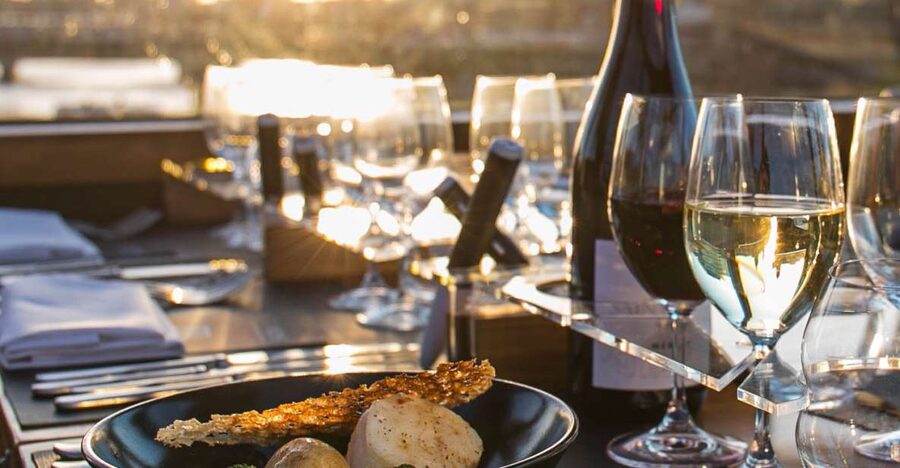 London: 4 Course Lunch Tour by Luxury Coach Bustronome - Four courses while London keeps moving