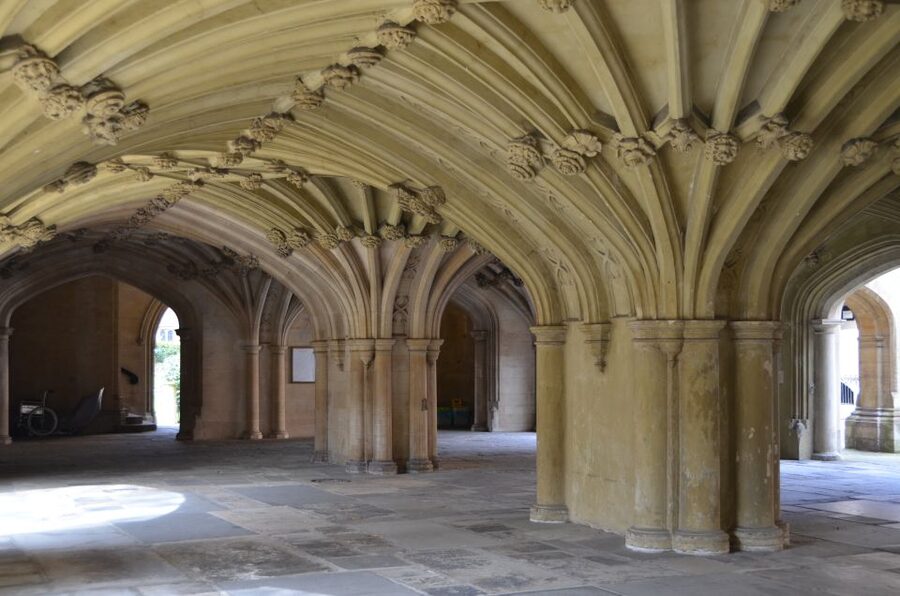 London: 4-Hour Secret Places Tour in a Black Cab - Roman, Tudor, medieval, and Victorian London