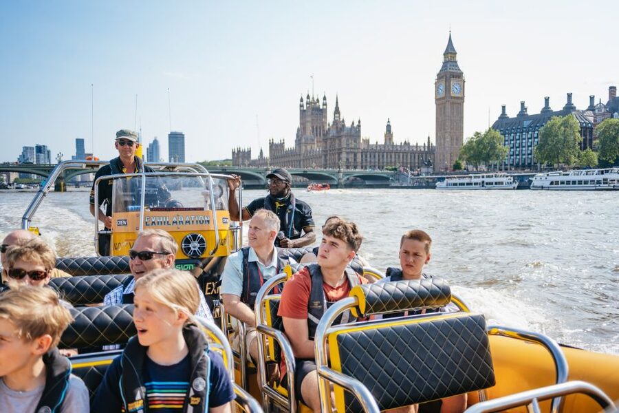 London: 45-Minute Speedboat Sightseeing Tour - The guides make a real difference