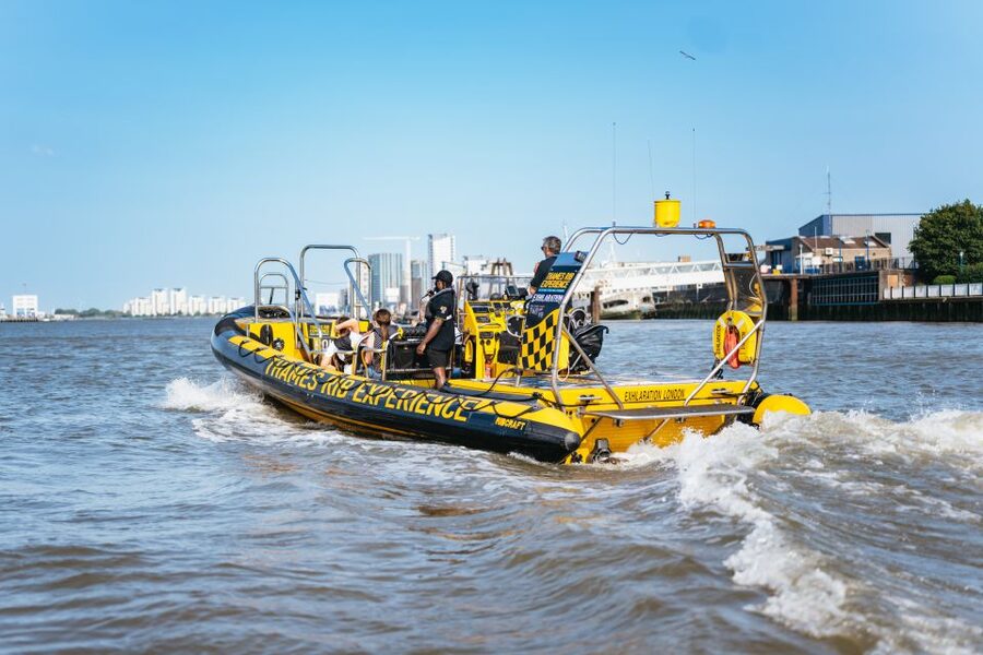 London: 45-Minute Speedboat Sightseeing Tour - Choosing between Westminster Pier and Embankment Pier
