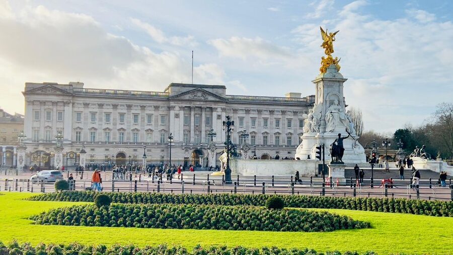 London: 5-Hour Private Tour with Pickup - Buckingham Palace and the question of the guard ceremony