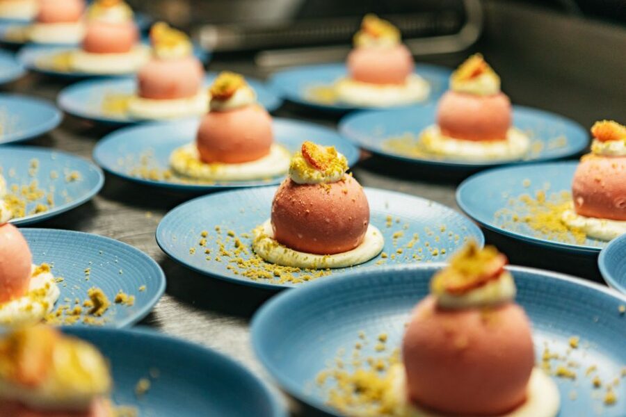 London: 6-Course Gourmet Dinner on a Luxury Coach - Should you book the London gourmet bus dinner?