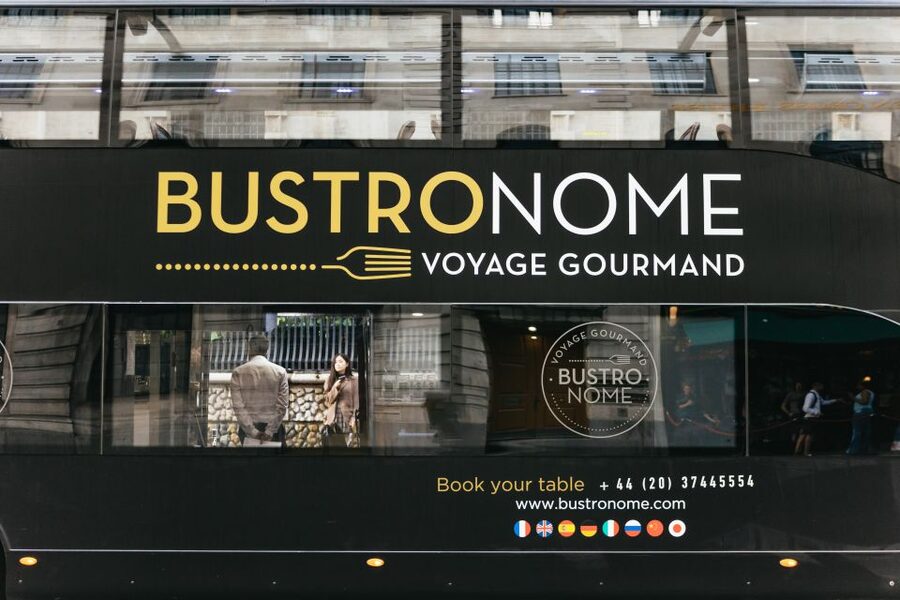 London: 6-Course Gourmet Dinner on a Luxury Coach - Service, music, and the people who shape the evening