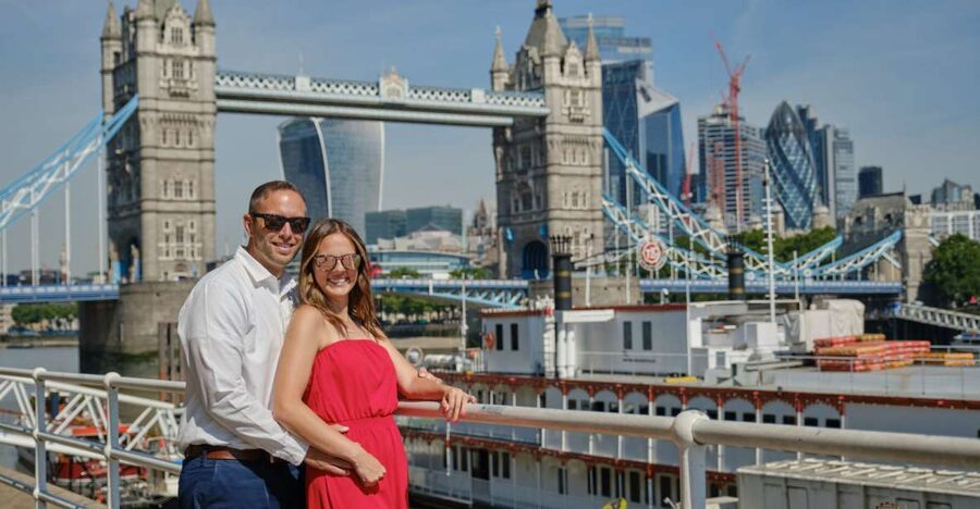 London 60min PRIVATE Personal Vacation & Travel Photographer - Meeting at The Ivy Tower Bridge