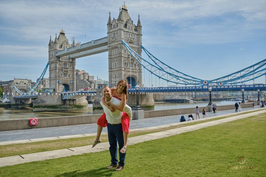 London 60min PRIVATE Personal Vacation & Travel Photographer - Tower of London, HMS Belfast, and the red phone box