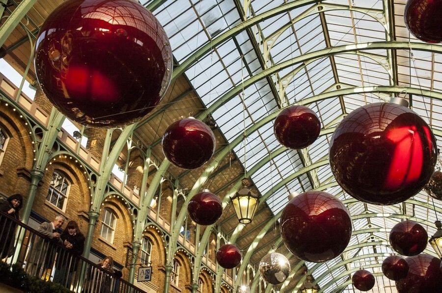 London: A Local’s Christmas Private Tour - Walking, transport, and the pace of the day