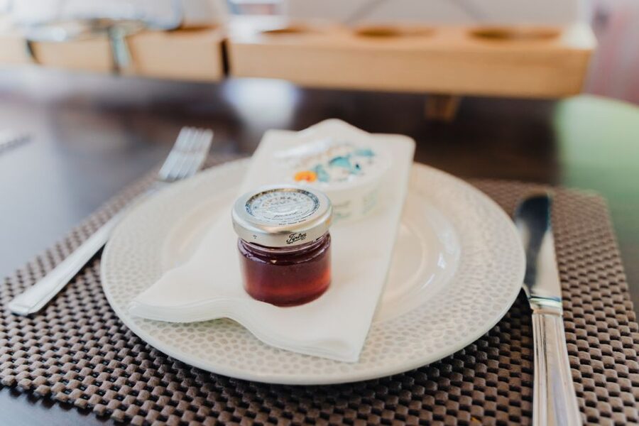 London: Afternoon Tea Bus with a Glass of Prosecco - Friendly hosts, music, and birthday touches