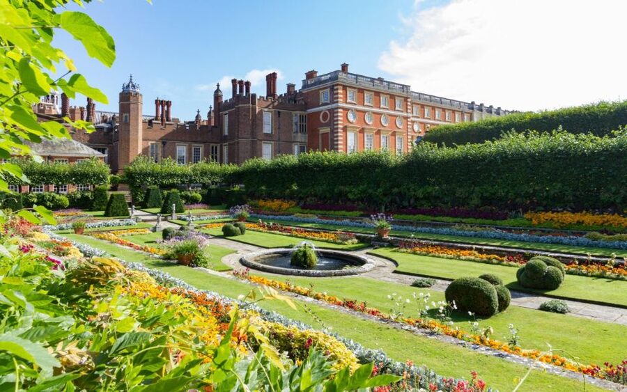 London Afternoon Tea, Fast-Track Kensington Palace Tickets - Walking through the royal gardens